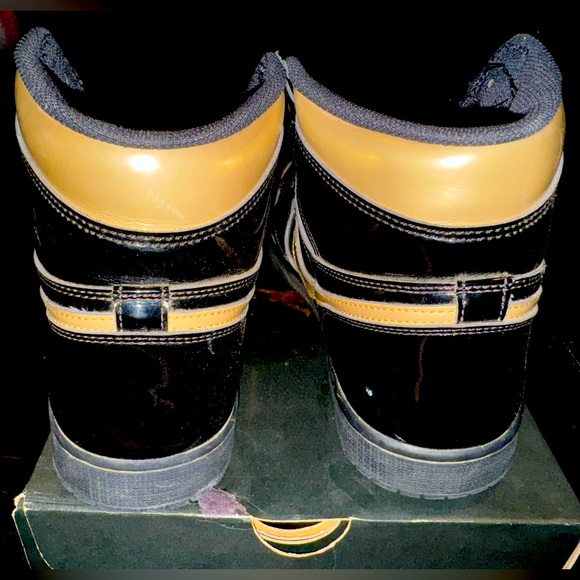 Jordan 1 black and gold. Rare! - Picture 2 of 3